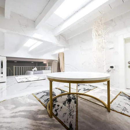 Apartament Dina House *